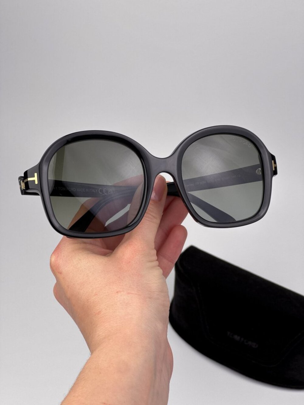Tom Ford HANLEY FT1034/S 01B Sunglasses Black Oversized Square Smoke Gradient